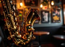 Emanuele Cisi durante una performance musicale in Giochi di Nuvole