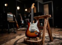 Lee Ritenour durante una performance con i Pink Floyd