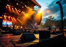 Raf che canta con passione durante un concerto degli anni '80