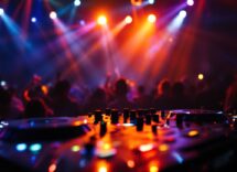 DJ in azione durante un evento musicale di novembre