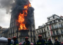 incendio a roma palazzo in fiamme evacuazioni in corso 1759837400